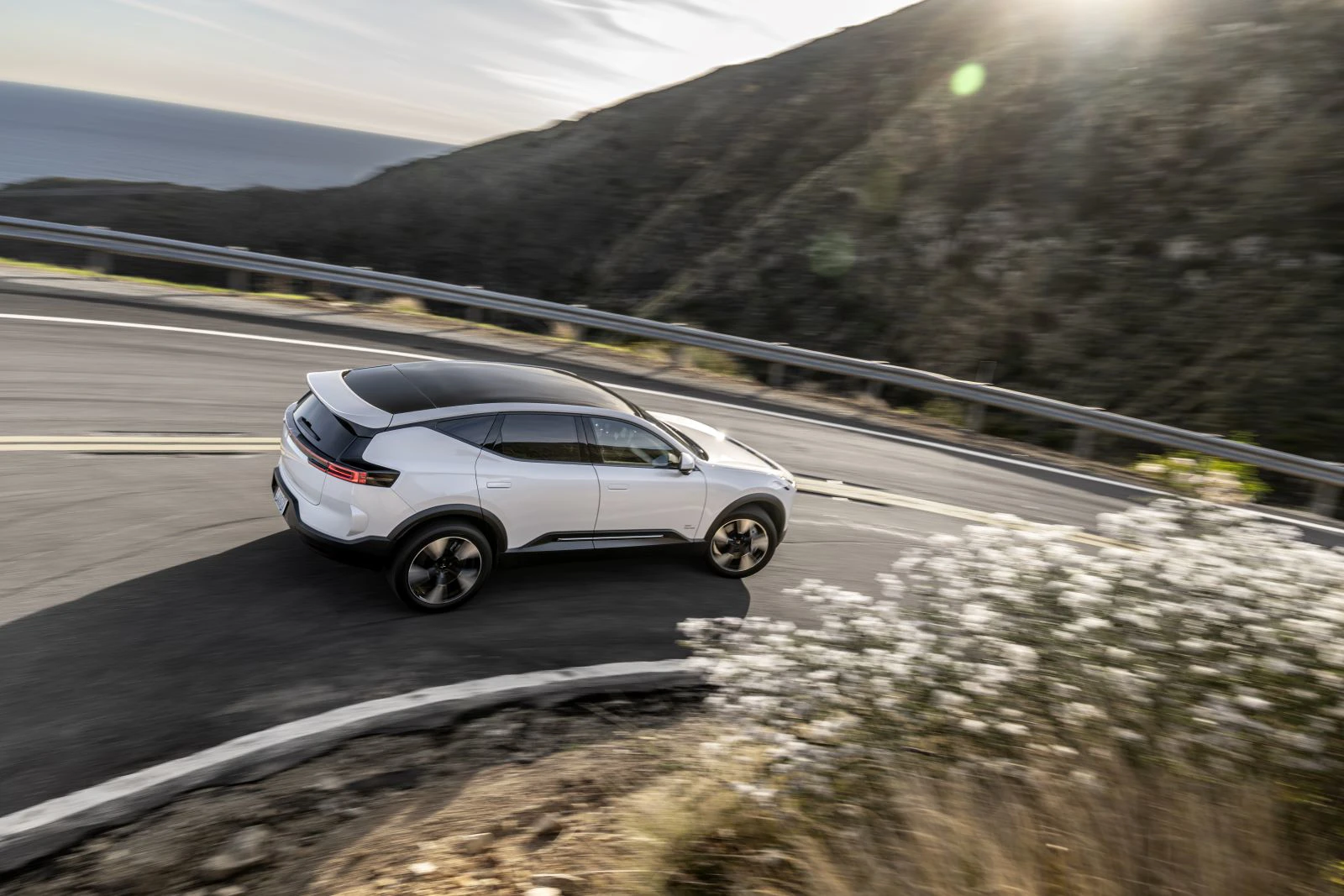 Polestar 3 2025 Koerende Skraa Oppe