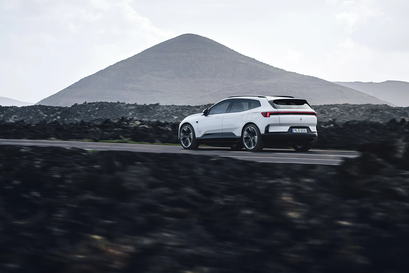 Polestar 4 SUV Skrå Bagfra