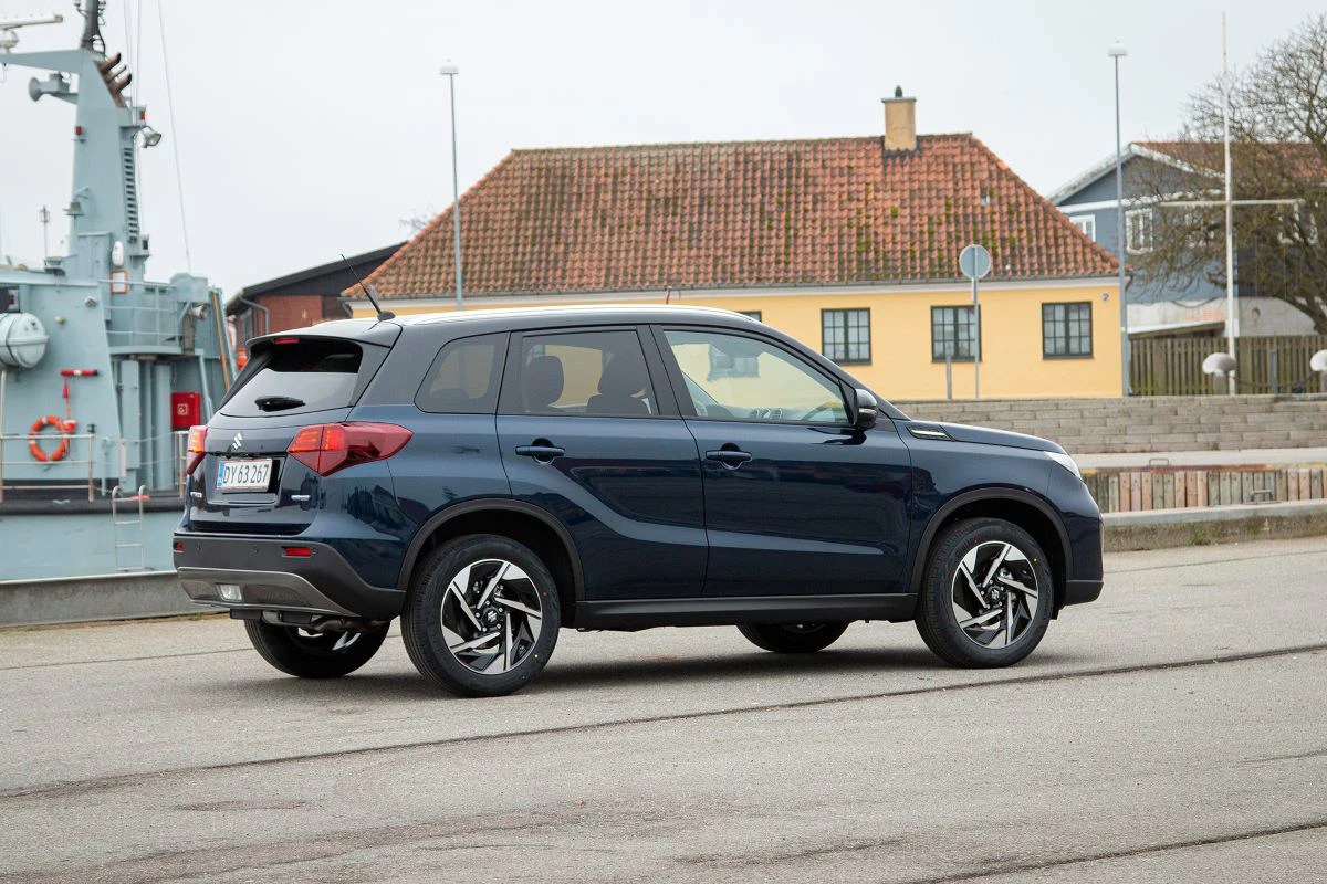 Suzuki Vitara 2025 Skraa Side