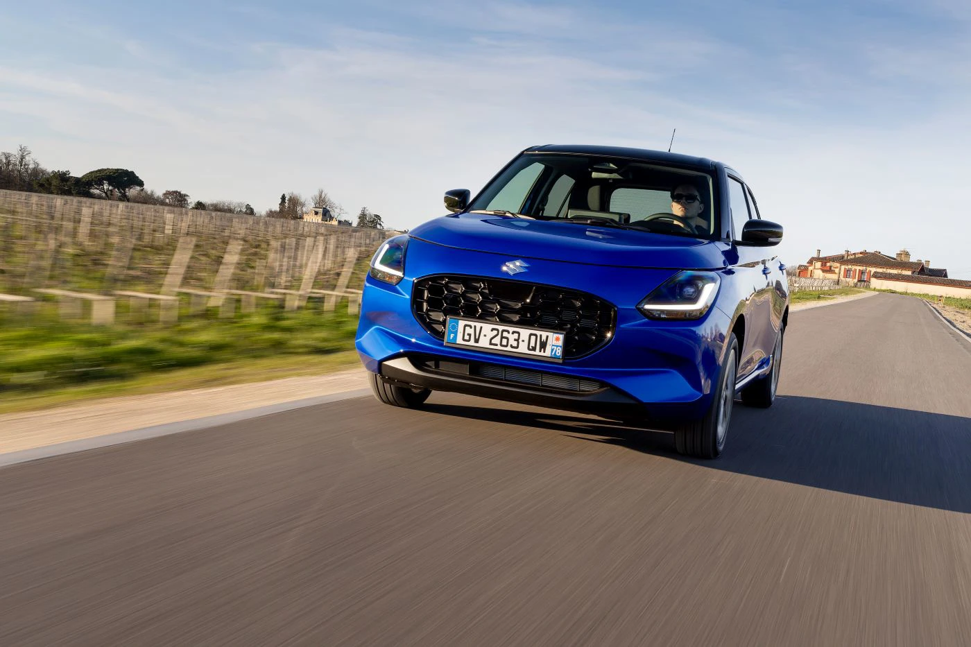 Suzuki Swift 2025 Skraa Forfra (1)